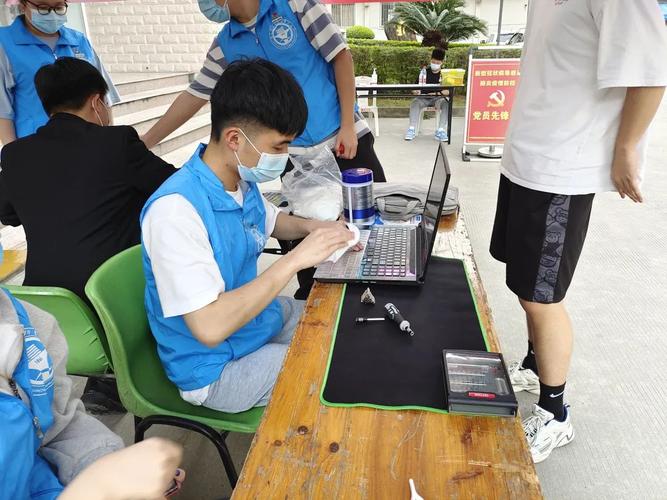 |"e芯人"大学生志愿服务队电脑维修服务